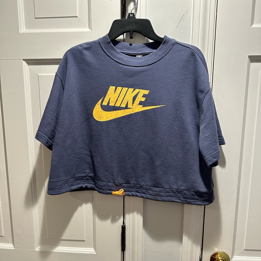 Nike cropped t-shirt NWOT
